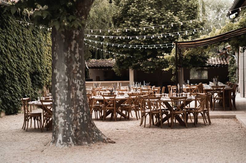 Diner de mariage en extérieur à Aix en Provence Photo Cabinet Poetique