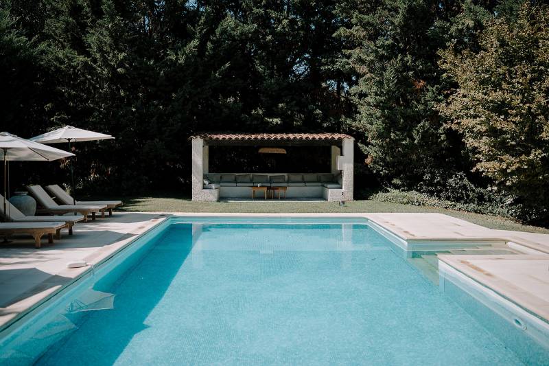 Un Domaine de mariage avec piscine à Aix en Provence crédit photo AydiSabri